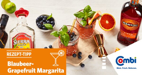 Weißer Tisch mit Havana, Tequila und Martini dazu Cocktails und Beeren