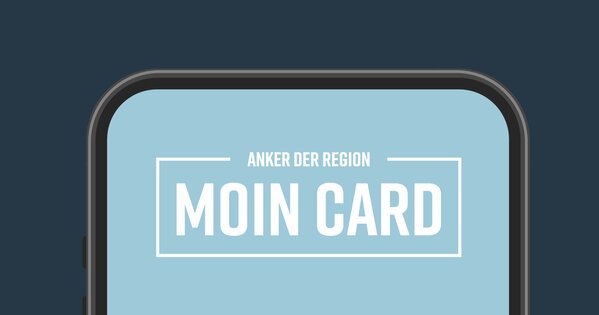 Grafik der Moin Card mit dem Slogan „Anker der Region“, dargestellt auf einem Smartphone-Display, Symbol für regionale Angebote und Kundenkarten-Vorteile.