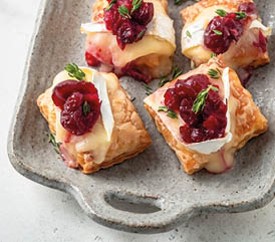 Abbildung Blätterteig Teilchen mit Beeren oben drauf