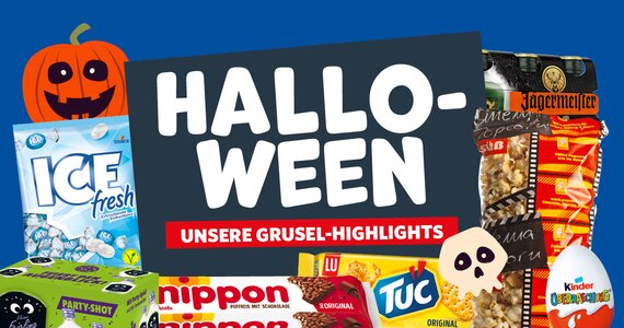 Blaues Halloween-Werbebanner mit der Aufschrift „Halloween – Unsere Grusel-Highlights“, einem Kürbis und verschiedenen Süßigkeiten, Snacks und Getränken.