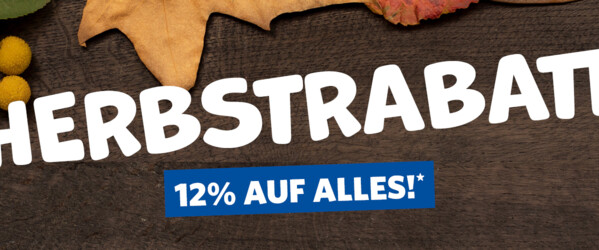 Banner mit Herbstblättern auf dunklem Holz und dem Schriftzug ‚HERBSTRABATT – 12 % auf alles