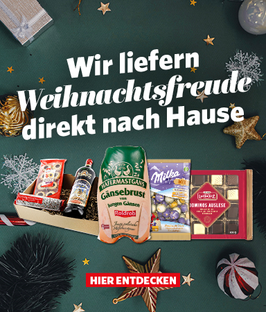 Banner mit weihnachtlichen Produkten und dem Text „Wir liefern Weihnachtsfreude direkt nach Hause“. Zu sehen sind Lebensmittel wie Lebkuchen, Gänsebrust, Pralinen und Getränke auf grünem Hintergrund mit Weihnachtsdekoration.
